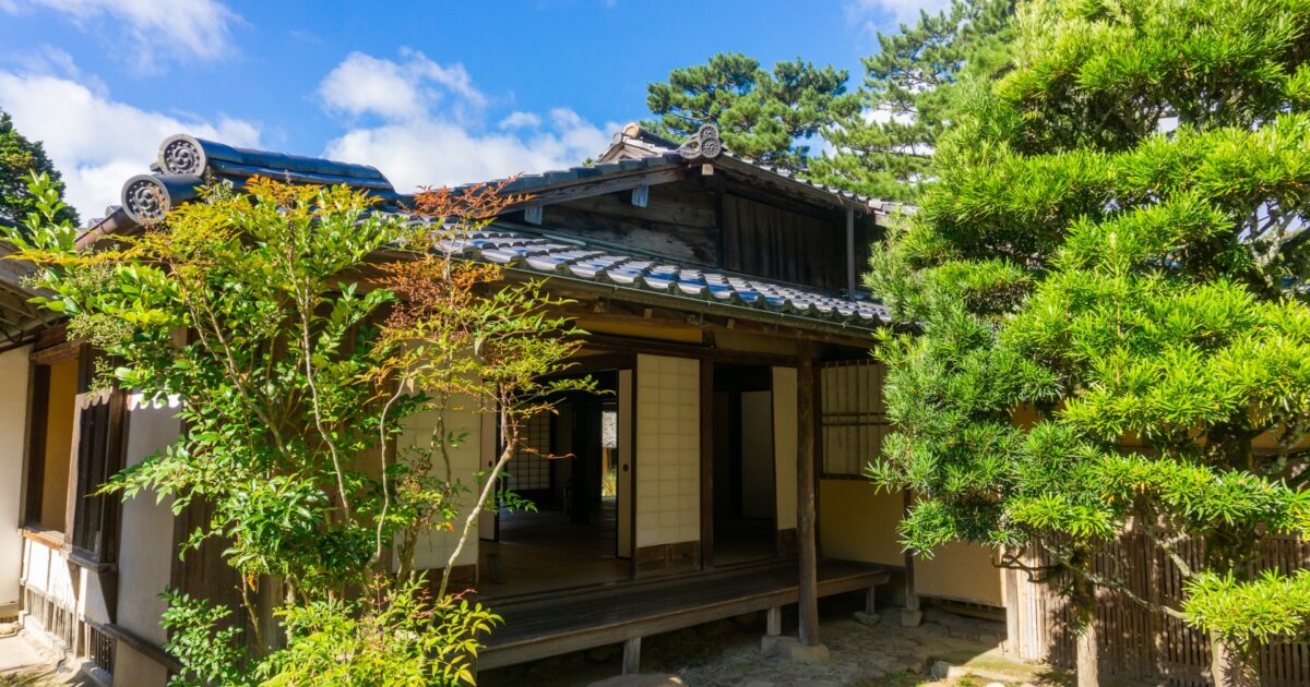 日本庭園の伝統的な和風家屋