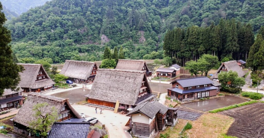 白川郷の合掌造り集落の風景